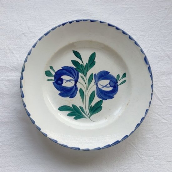 Antique flower plate<img class='new_mark_img2' src='https://img.shop-pro.jp/img/new/icons47.gif' style='border:none;display:inline;margin:0px;padding:0px;width:auto;' />