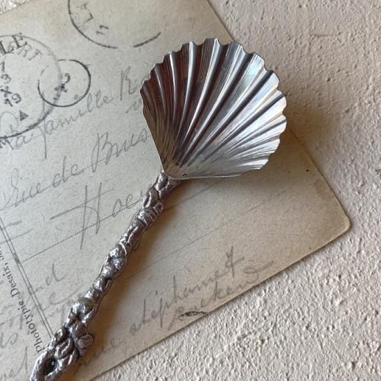 Antique shell spoon<img class='new_mark_img2' src='https://img.shop-pro.jp/img/new/icons47.gif' style='border:none;display:inline;margin:0px;padding:0px;width:auto;' />