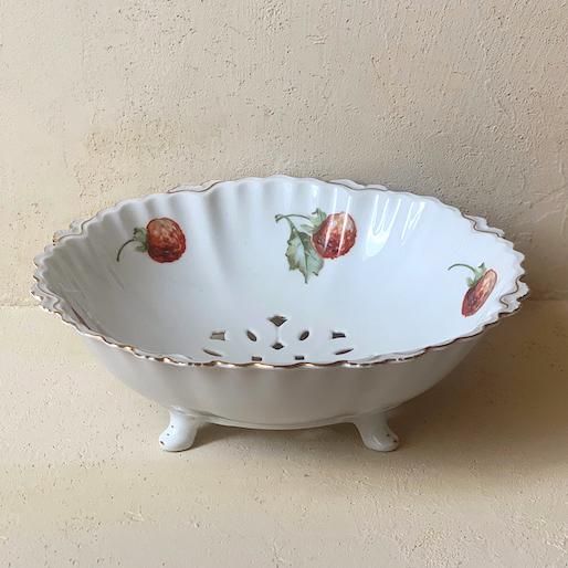 Antique ceramic bowl<img class='new_mark_img2' src='https://img.shop-pro.jp/img/new/icons47.gif' style='border:none;display:inline;margin:0px;padding:0px;width:auto;' />