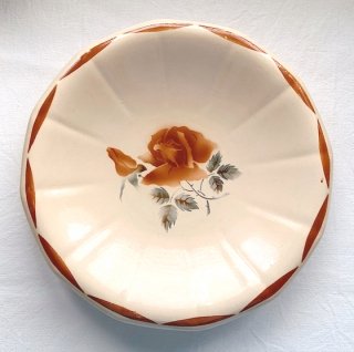 Sarreguemines rose plate<img class='new_mark_img2' src='https://img.shop-pro.jp/img/new/icons47.gif' style='border:none;display:inline;margin:0px;padding:0px;width:auto;' />