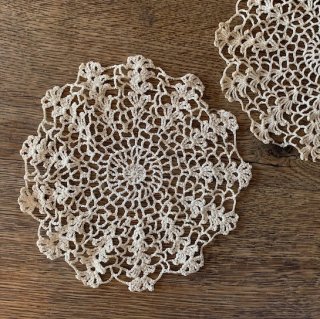 Vintage lace doily<img class='new_mark_img2' src='https://img.shop-pro.jp/img/new/icons47.gif' style='border:none;display:inline;margin:0px;padding:0px;width:auto;' />