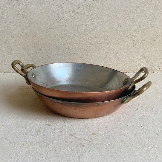 Antique copper serving pan.a<img class='new_mark_img2' src='https://img.shop-pro.jp/img/new/icons39.gif' style='border:none;display:inline;margin:0px;padding:0px;width:auto;' />