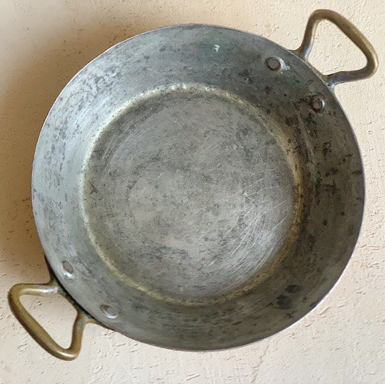 Antique copper serving pan.a<img class='new_mark_img2' src='https://img.shop-pro.jp/img/new/icons47.gif' style='border:none;display:inline;margin:0px;padding:0px;width:auto;' />