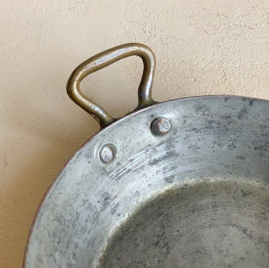 Antique copper serving pan.a<img class='new_mark_img2' src='https://img.shop-pro.jp/img/new/icons39.gif' style='border:none;display:inline;margin:0px;padding:0px;width:auto;' />
