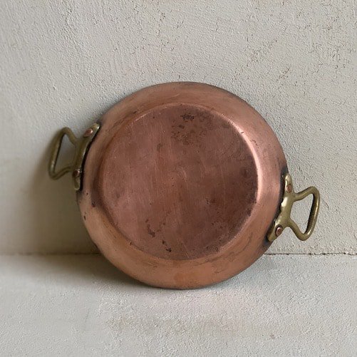 Antique copper serving pan.a<img class='new_mark_img2' src='https://img.shop-pro.jp/img/new/icons47.gif' style='border:none;display:inline;margin:0px;padding:0px;width:auto;' />