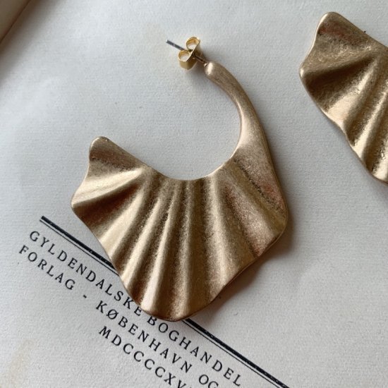 Gold leaf pierce