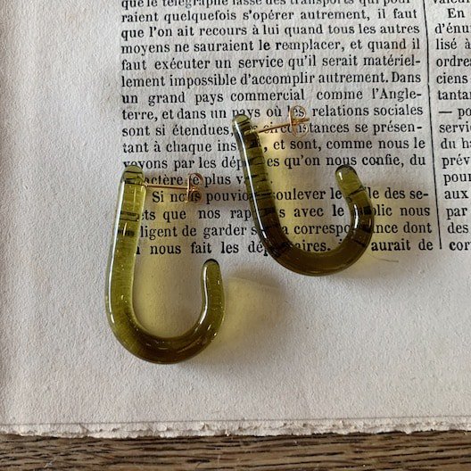 Glass pierce.green<img class='new_mark_img2' src='https://img.shop-pro.jp/img/new/icons47.gif' style='border:none;display:inline;margin:0px;padding:0px;width:auto;' />