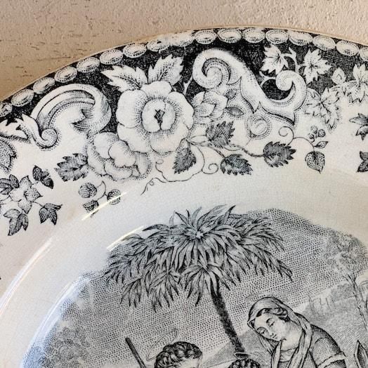 Antique sainte famille plate<img class='new_mark_img2' src='https://img.shop-pro.jp/img/new/icons47.gif' style='border:none;display:inline;margin:0px;padding:0px;width:auto;' />
