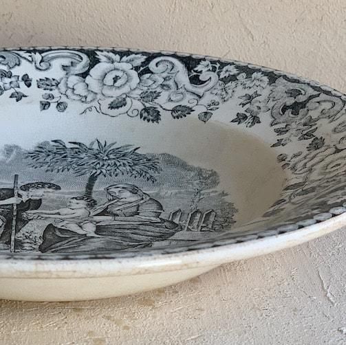 Antique sainte famille plate<img class='new_mark_img2' src='https://img.shop-pro.jp/img/new/icons47.gif' style='border:none;display:inline;margin:0px;padding:0px;width:auto;' />