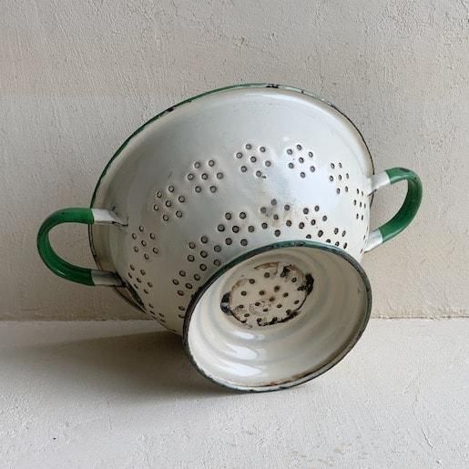 Antique colander<img class='new_mark_img2' src='https://img.shop-pro.jp/img/new/icons47.gif' style='border:none;display:inline;margin:0px;padding:0px;width:auto;' />
