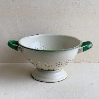 Antique colander<img class='new_mark_img2' src='https://img.shop-pro.jp/img/new/icons47.gif' style='border:none;display:inline;margin:0px;padding:0px;width:auto;' />