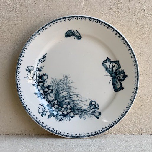 Antique Petrus Regout plate.a<img class='new_mark_img2' src='https://img.shop-pro.jp/img/new/icons47.gif' style='border:none;display:inline;margin:0px;padding:0px;width:auto;' />