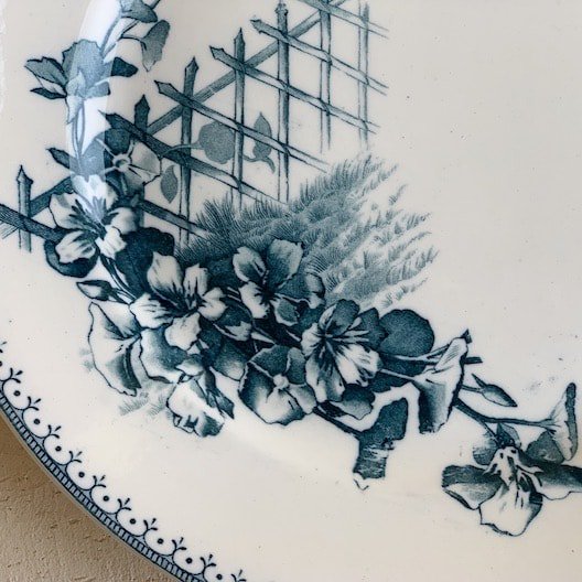 Antique Petrus Regout plate.b<img class='new_mark_img2' src='https://img.shop-pro.jp/img/new/icons47.gif' style='border:none;display:inline;margin:0px;padding:0px;width:auto;' />