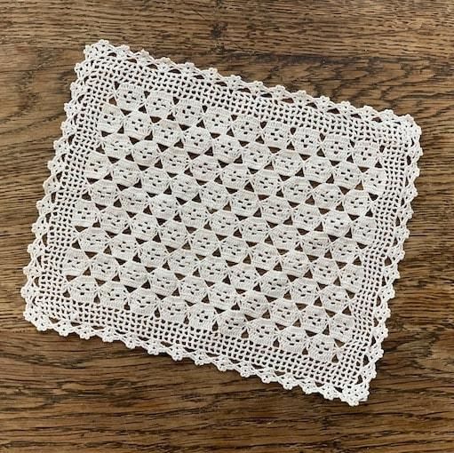 Vintage lace doily<img class='new_mark_img2' src='https://img.shop-pro.jp/img/new/icons47.gif' style='border:none;display:inline;margin:0px;padding:0px;width:auto;' />