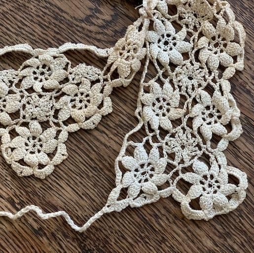 Antique lace collar<img class='new_mark_img2' src='https://img.shop-pro.jp/img/new/icons47.gif' style='border:none;display:inline;margin:0px;padding:0px;width:auto;' />