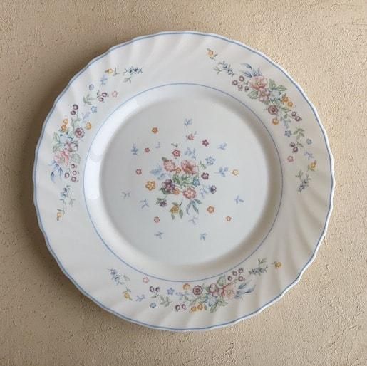 Arcopal dinner plate<img class='new_mark_img2' src='https://img.shop-pro.jp/img/new/icons47.gif' style='border:none;display:inline;margin:0px;padding:0px;width:auto;' />
