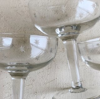 Antique cocktail glass<img class='new_mark_img2' src='https://img.shop-pro.jp/img/new/icons47.gif' style='border:none;display:inline;margin:0px;padding:0px;width:auto;' />