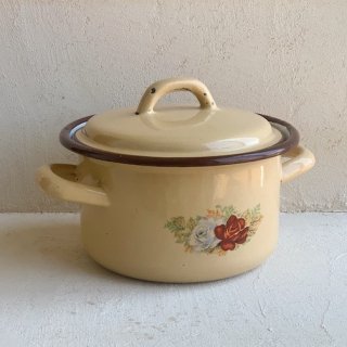 Antique enamel pot<img class='new_mark_img2' src='https://img.shop-pro.jp/img/new/icons47.gif' style='border:none;display:inline;margin:0px;padding:0px;width:auto;' />