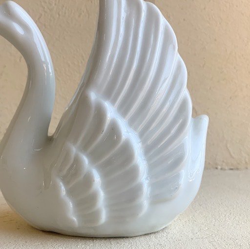 Antique ceramic swan.a<img class='new_mark_img2' src='https://img.shop-pro.jp/img/new/icons47.gif' style='border:none;display:inline;margin:0px;padding:0px;width:auto;' />