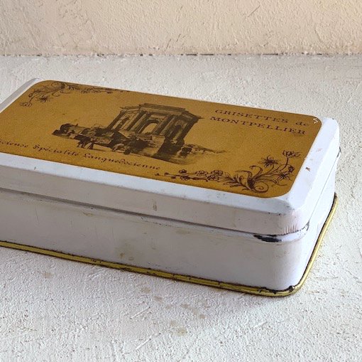 France vintage can case<img class='new_mark_img2' src='https://img.shop-pro.jp/img/new/icons47.gif' style='border:none;display:inline;margin:0px;padding:0px;width:auto;' />