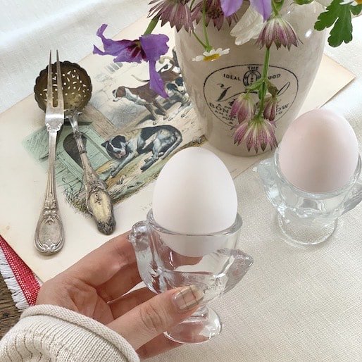 Vintage egg holder set<img class='new_mark_img2' src='https://img.shop-pro.jp/img/new/icons47.gif' style='border:none;display:inline;margin:0px;padding:0px;width:auto;' />