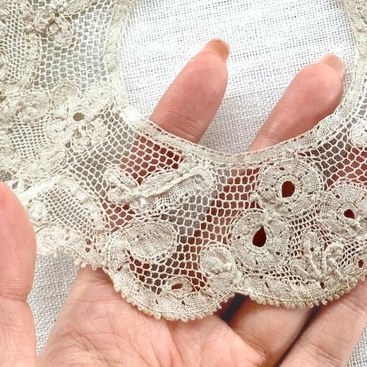 Antique lace doily<img class='new_mark_img2' src='https://img.shop-pro.jp/img/new/icons47.gif' style='border:none;display:inline;margin:0px;padding:0px;width:auto;' />