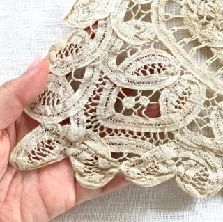 Antique lace doily<img class='new_mark_img2' src='https://img.shop-pro.jp/img/new/icons47.gif' style='border:none;display:inline;margin:0px;padding:0px;width:auto;' />