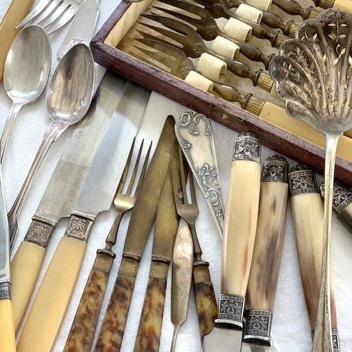 Antique Silver Butter Knife<img class='new_mark_img2' src='https://img.shop-pro.jp/img/new/icons47.gif' style='border:none;display:inline;margin:0px;padding:0px;width:auto;' />