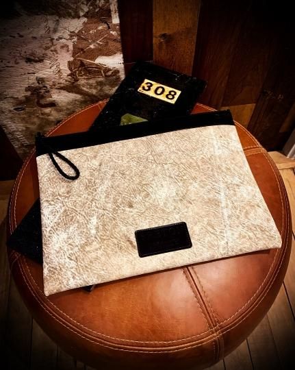 <img class='new_mark_img1' src='https://img.shop-pro.jp/img/new/icons41.gif' style='border:none;display:inline;margin:0px;padding:0px;width:auto;' />Clutch bag