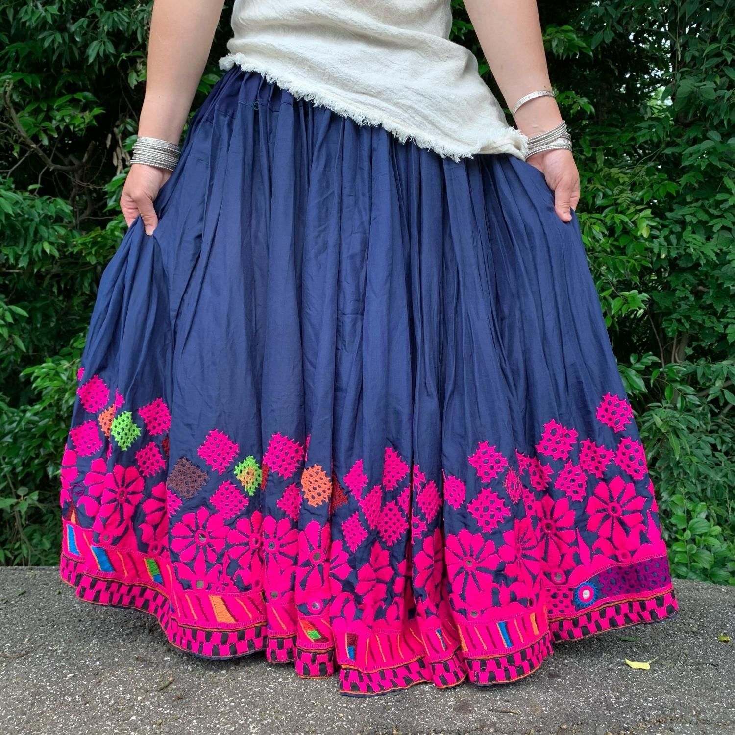 Kutch Gypsy Skirt 22 Vintage インドカッチ刺繍ジプシースカート バンジャラ ネイビー2 インドファッション ダンス衣装 インドサリー巻きスカートなど民族衣装リメイクファッション通販専門店rudraksha Kutch Gypsy Skirt 22 Vintage インドカッチ刺繍ジプシースカート バンジャラ ネイビー2 インドファッション ダンス衣装 インドサリー巻きスカートなど民族衣装リメイクファッション通販専門店rudraksha