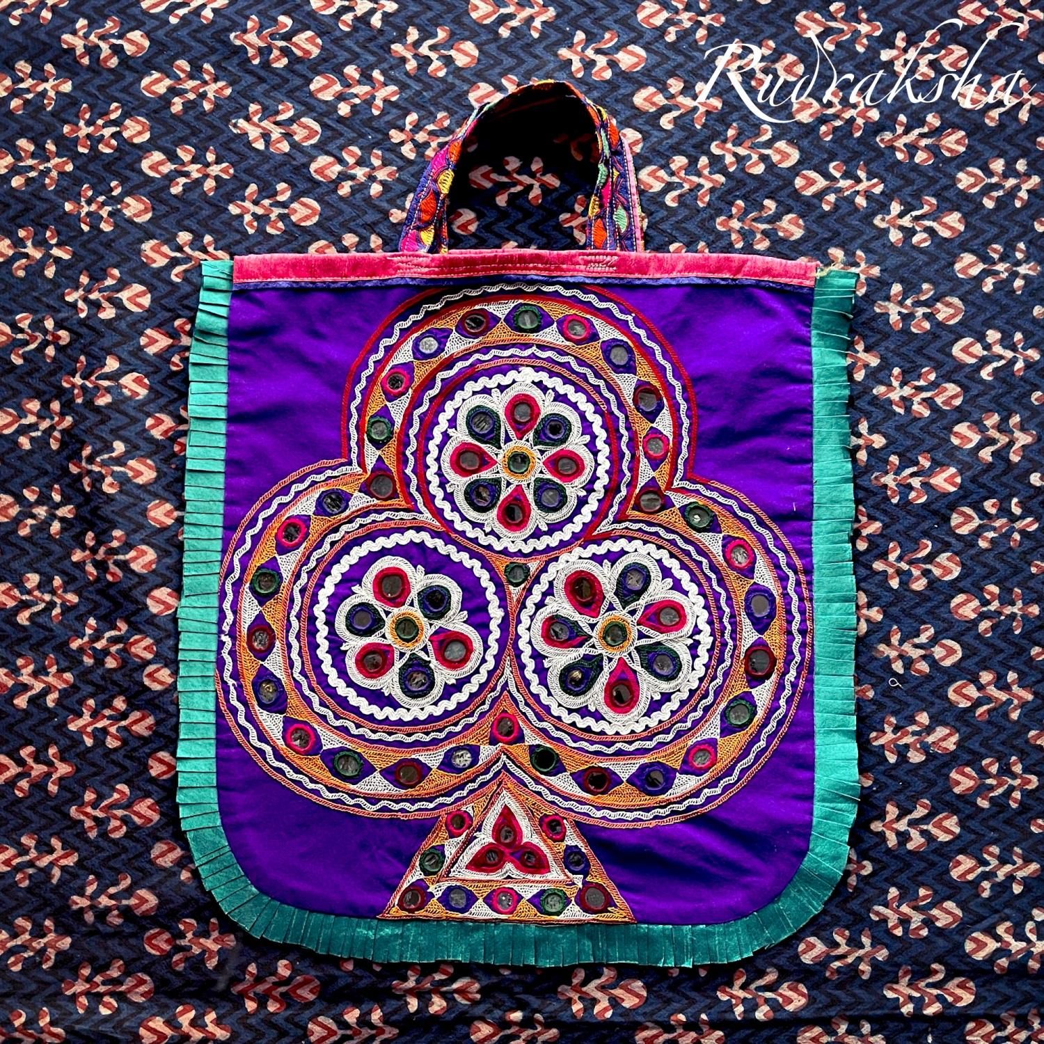 ヴィンテージ カッチ刺繍スカート・バッグ - インドファッション ヴィンテージ カッチ刺繍スカート・バッグ - インドファッション