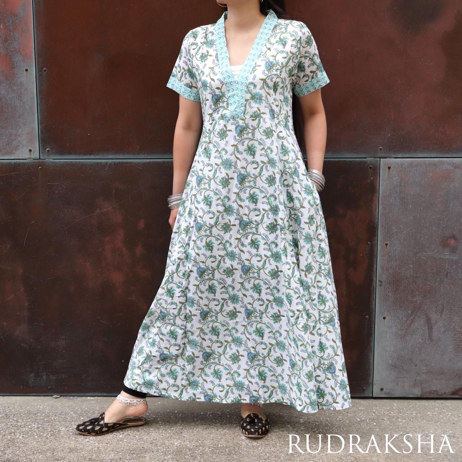 Rudraksha ブロックプリント インド綿ワンピース 半袖 ブルー 飾りつき Rudraksha ブロックプリント インド綿ワンピース 半袖 ブルー 飾りつき