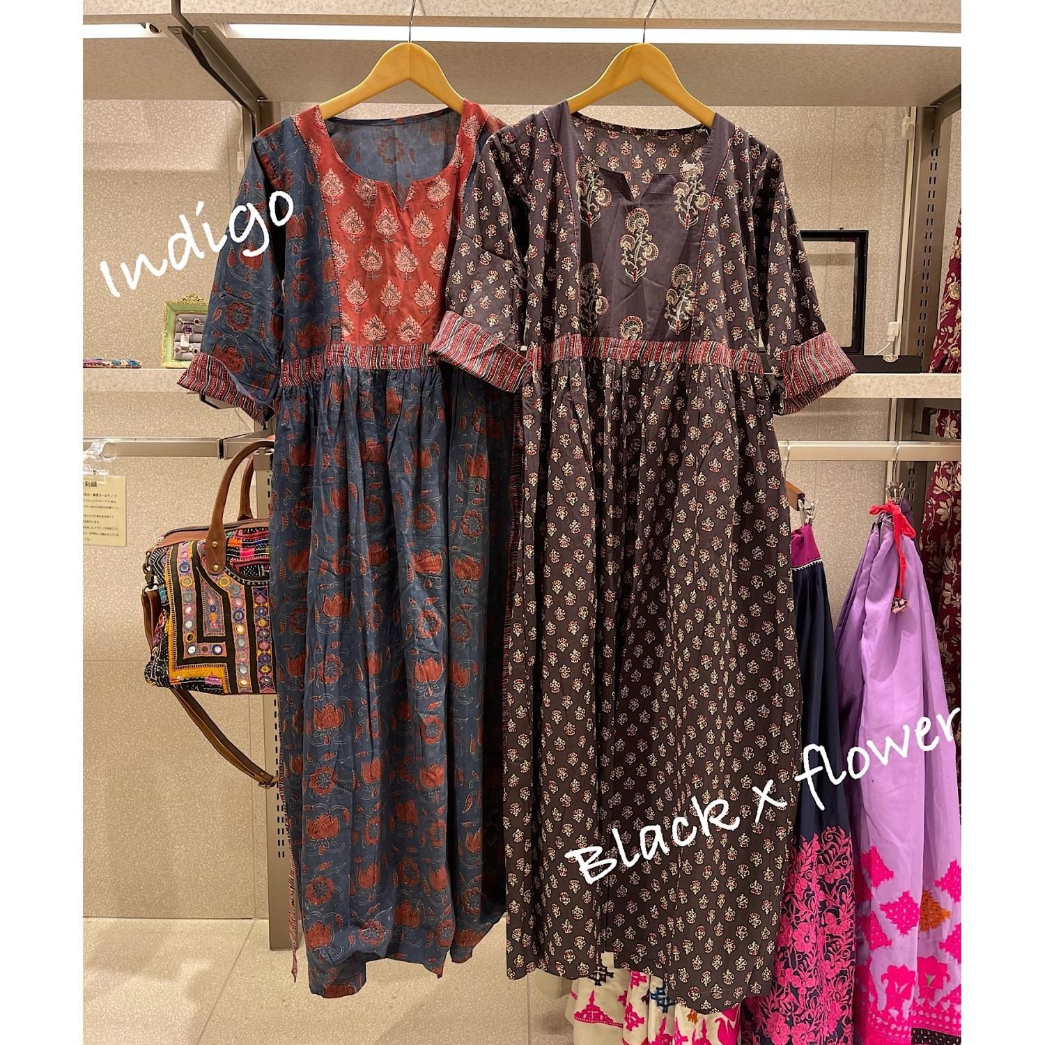 RUDRAKSHA ブロックプリント インド綿ワンピース《半袖／ブルー》飾りつき