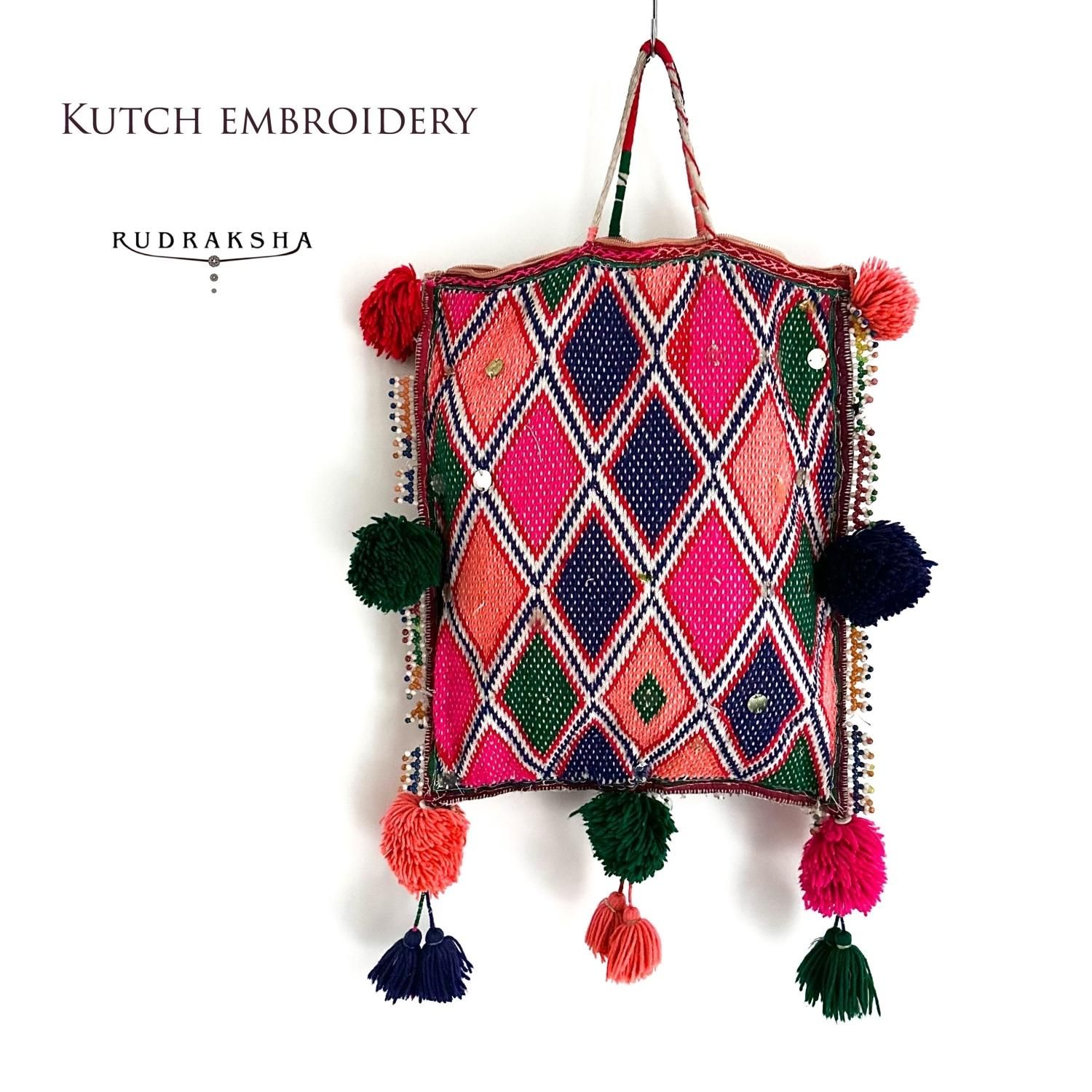 ヴィンテージ カッチ刺繍スカート・バッグ - インドファッション ヴィンテージ カッチ刺繍スカート・バッグ - インドファッション