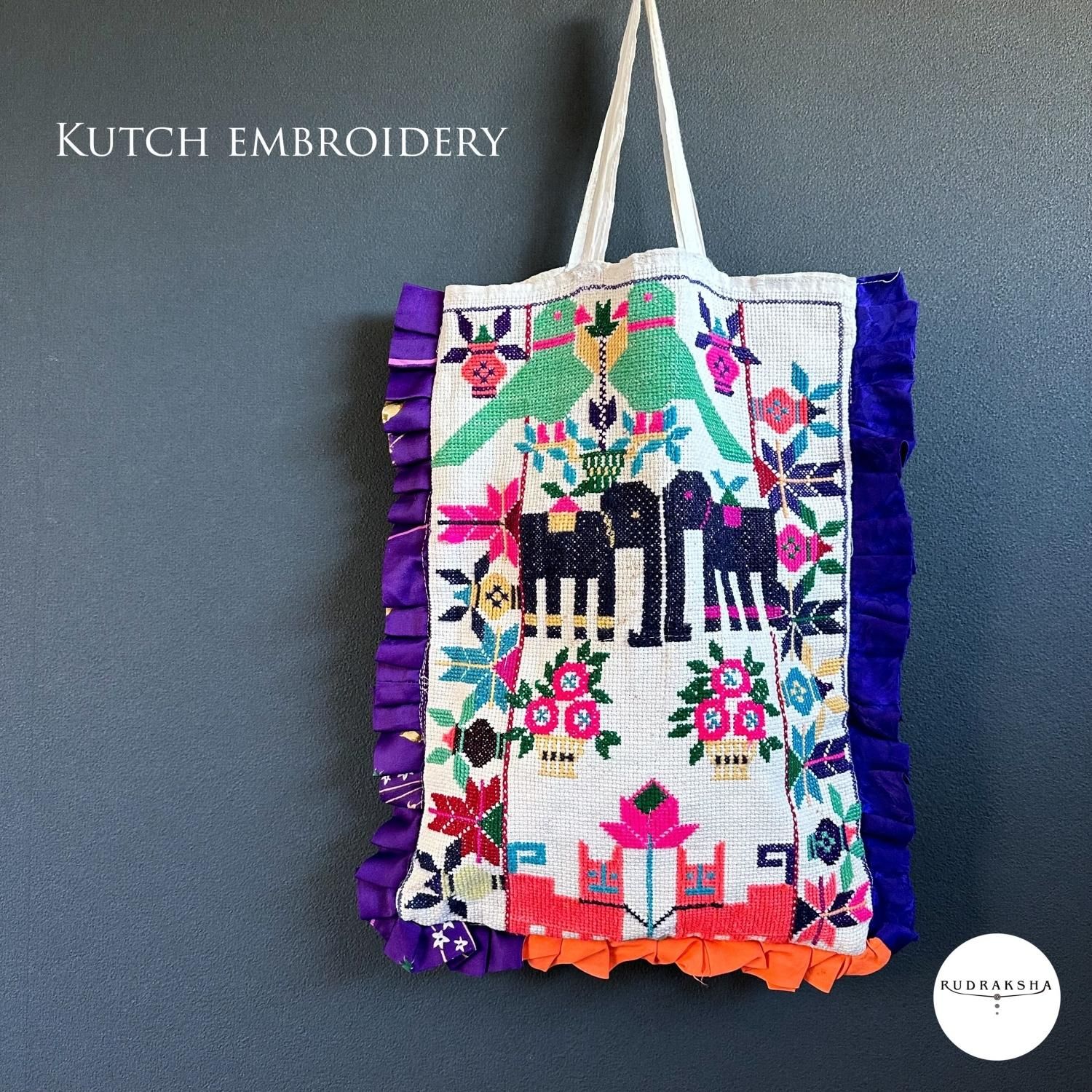 ヴィンテージ カッチ刺繍スカート・バッグ - インドファッション ヴィンテージ カッチ刺繍スカート・バッグ - インドファッション