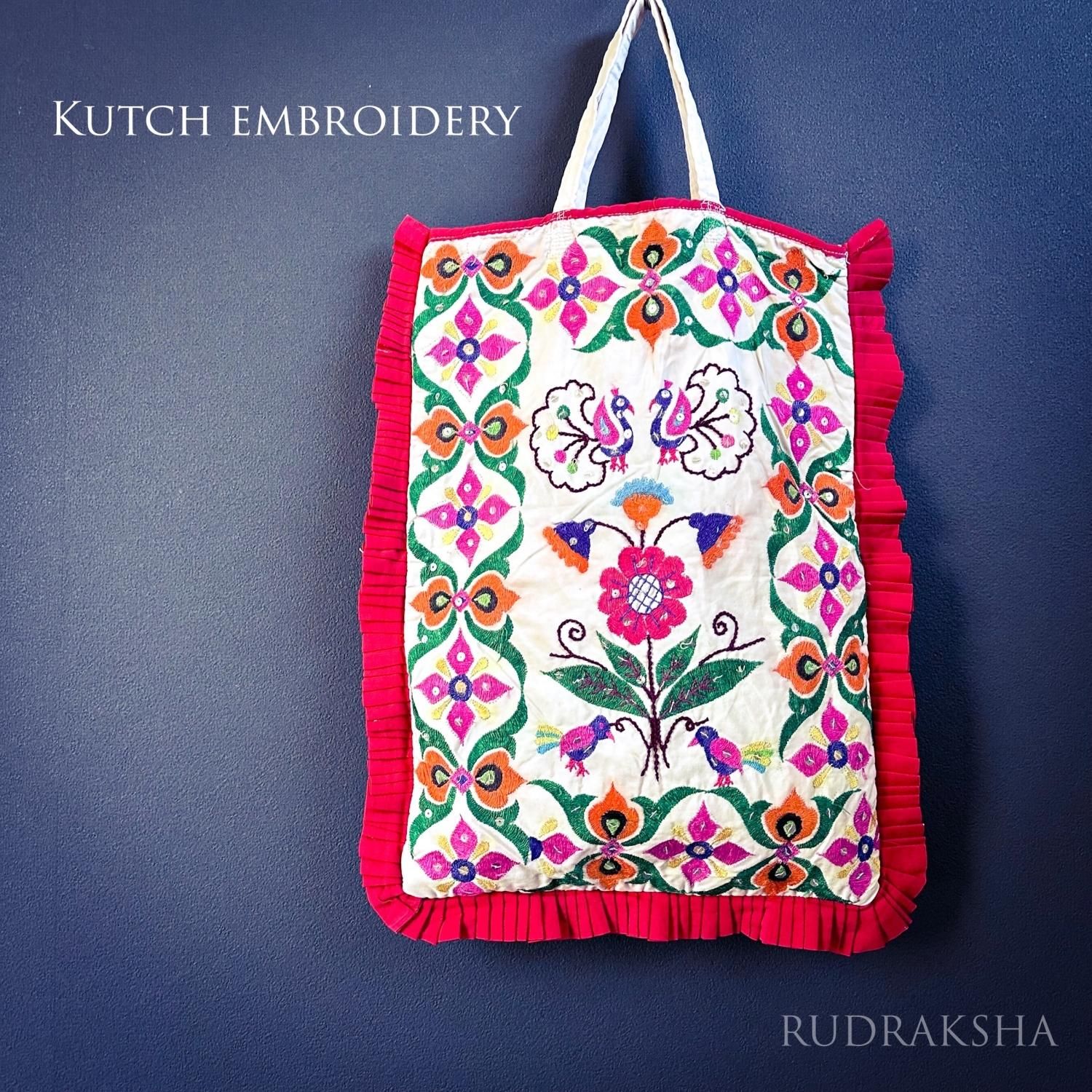 ヴィンテージ カッチ刺繍スカート・バッグ - インドファッション ヴィンテージ カッチ刺繍スカート・バッグ - インドファッション