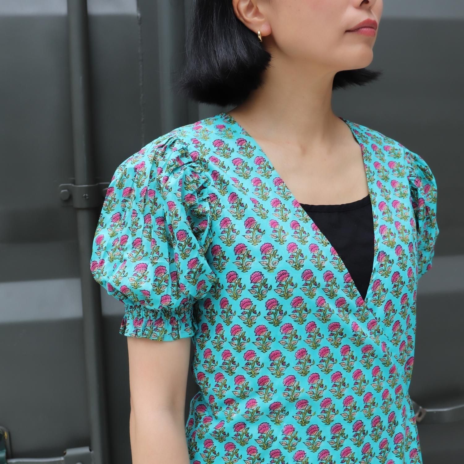 RUDRAKSHA ハンドブロックプリント インド綿カシュクールワンピース RUDRAKSHA ハンドブロックプリント インド綿カシュクールワンピース