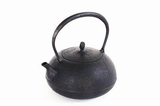 釜定 鉄瓶 新珠（しんじゅ）肌 - うつわと暮らしの道具 mokodi