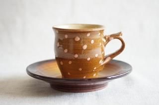民藝　湯町窯　コーヒーカップ&ソーサー　6つセット　箱入り 昭和期コーヒーカップ&ソーサー6客セット 窯元不明 黄釉 民藝 傷