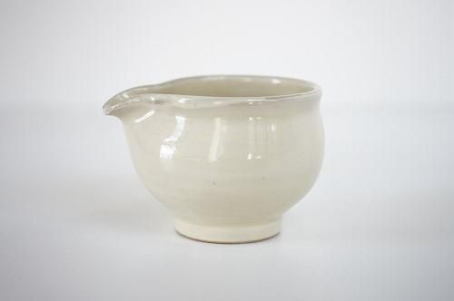 出西窯 片口 白 - うつわと暮らしの道具 mokodi モコディ 出西窯 片口 白 - うつわと暮らしの道具 mokodi モコディ