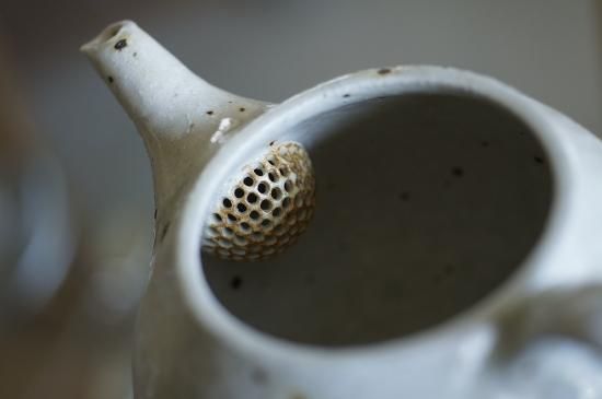 城進　白灰釉　ポット（つまみ無し） 城進 白灰釉 ポット - うつわと暮らしの道具 mokodi モコディ