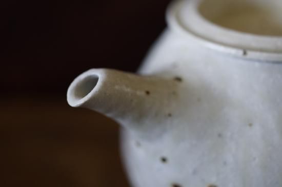 城進 白灰釉 ポット（つまみ無し） - うつわと暮らしの道具 mokodi