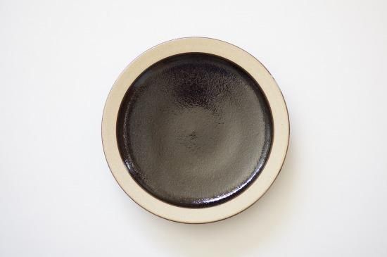 出西窯 7寸皿(黒)ふち剥ぎ - うつわと暮らしの道具 mokodi 出西窯 7寸皿(黒)ふち剥ぎ - うつわと暮らしの道具 mokodi