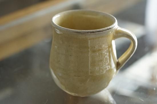 山田洋次 黄釉マグカップ（丸）303 - うつわと暮らしの道具 mokodi