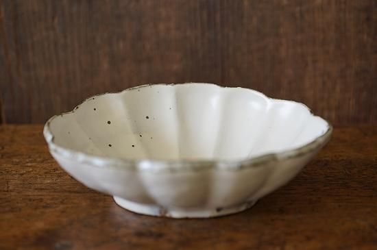新製品情報も満載 6寸楕円輪花深鉢（粉引）白 加藤祥孝 015 うつわと暮らしの - お椀・ボウル・鉢