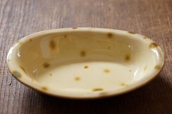 湯町窯 楕円皿（クリーム・水玉）124 - うつわと暮らしの道具