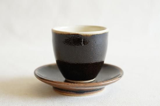 出西窯 小さな湯呑のソーサーセット（黒） - うつわと暮らしの