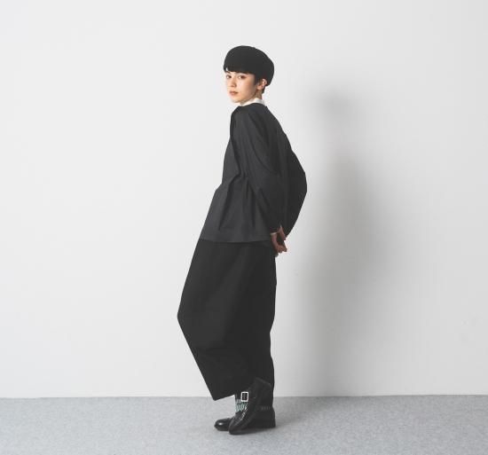 美品 Cionフレンチブル コットンタックスリーブショートブラウス OMNES】コットンドビータックフレンチスリーブブラウス【1524-4186】