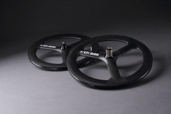 カッコ良いカスタムをしたい方は、キットデザインのカーボン カッコ良いカスタムをしたい方は、キットデザインのカーボン