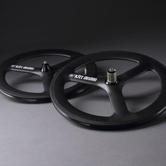 カッコ良いカスタムをしたい方は、キットデザインのカーボン カッコ良いカスタムをしたい方は、キットデザインのカーボン